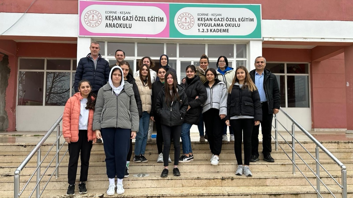 Okulumuz Çocuk Gelişimi Bölümü Öğrencileri, Gazi Özel Eğitim Okulu  Özel Öğrencileri ile Birlikte Çalışmalara Katıldı